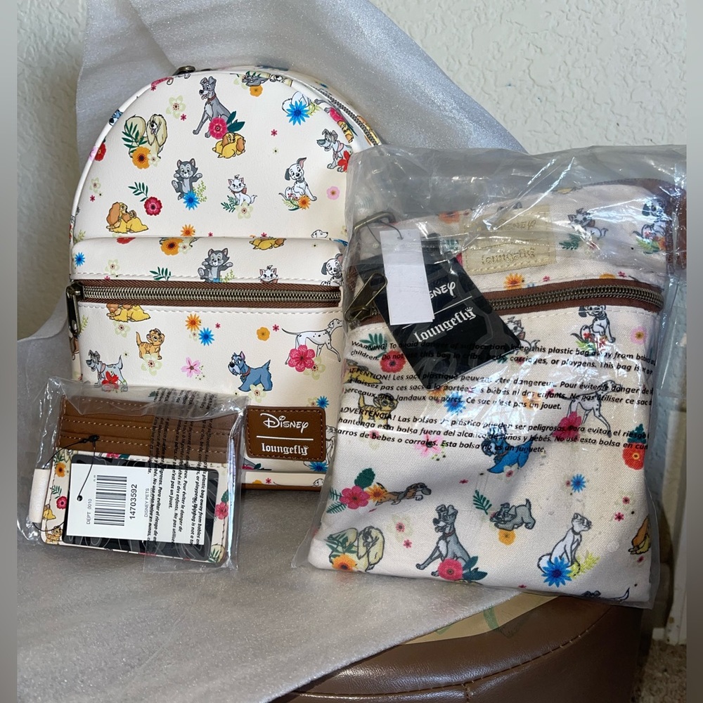 Lounge fly Lightly used Disney Pets! (Backpack, side bag, & card holder.)